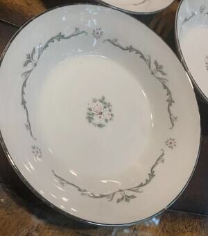 SIGNATURE COLLECTION PETITE BOUQUET Lot 5 , Dessert , Saucer